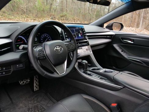Used 2021 Toyota Avalon XSE image 2