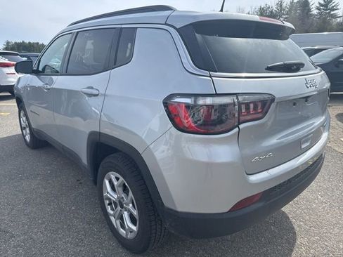 Used 2025 Jeep Compass Latitude image 4