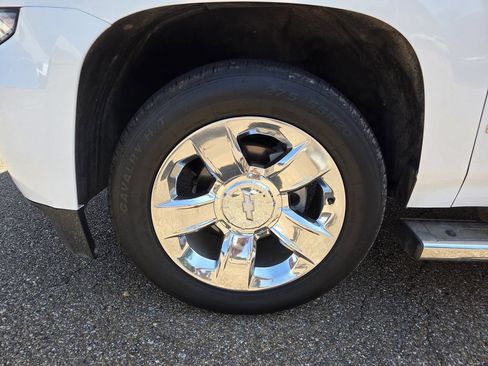 Used 2019 Chevrolet Tahoe LT w/ LT Signature Package RWD image 31