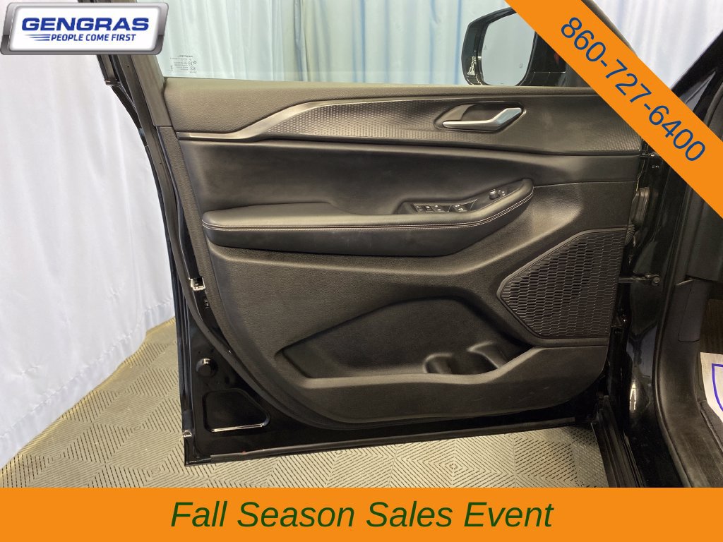 Used 2023 Jeep Grand Cherokee Altitude AWD/4WD image 13