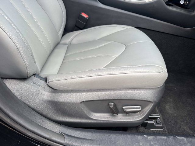 Used 2020 Toyota Avalon XLE FWD image 11