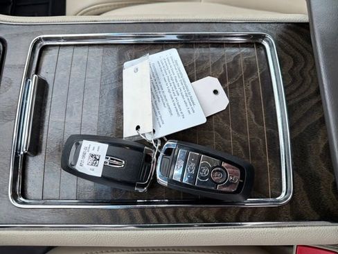 Used 2020 Lincoln Continental AWD w/ Convenience Package image 32