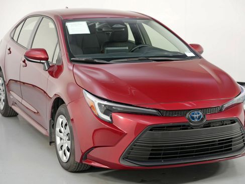 Used 2025 Toyota Corolla LE image 50