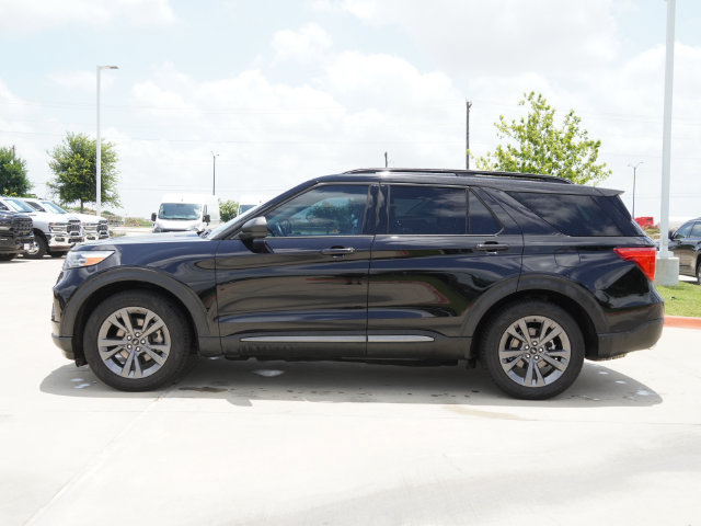 Used 2021 Ford Explorer XLT w/ Equipment Group 202A RWD image 3