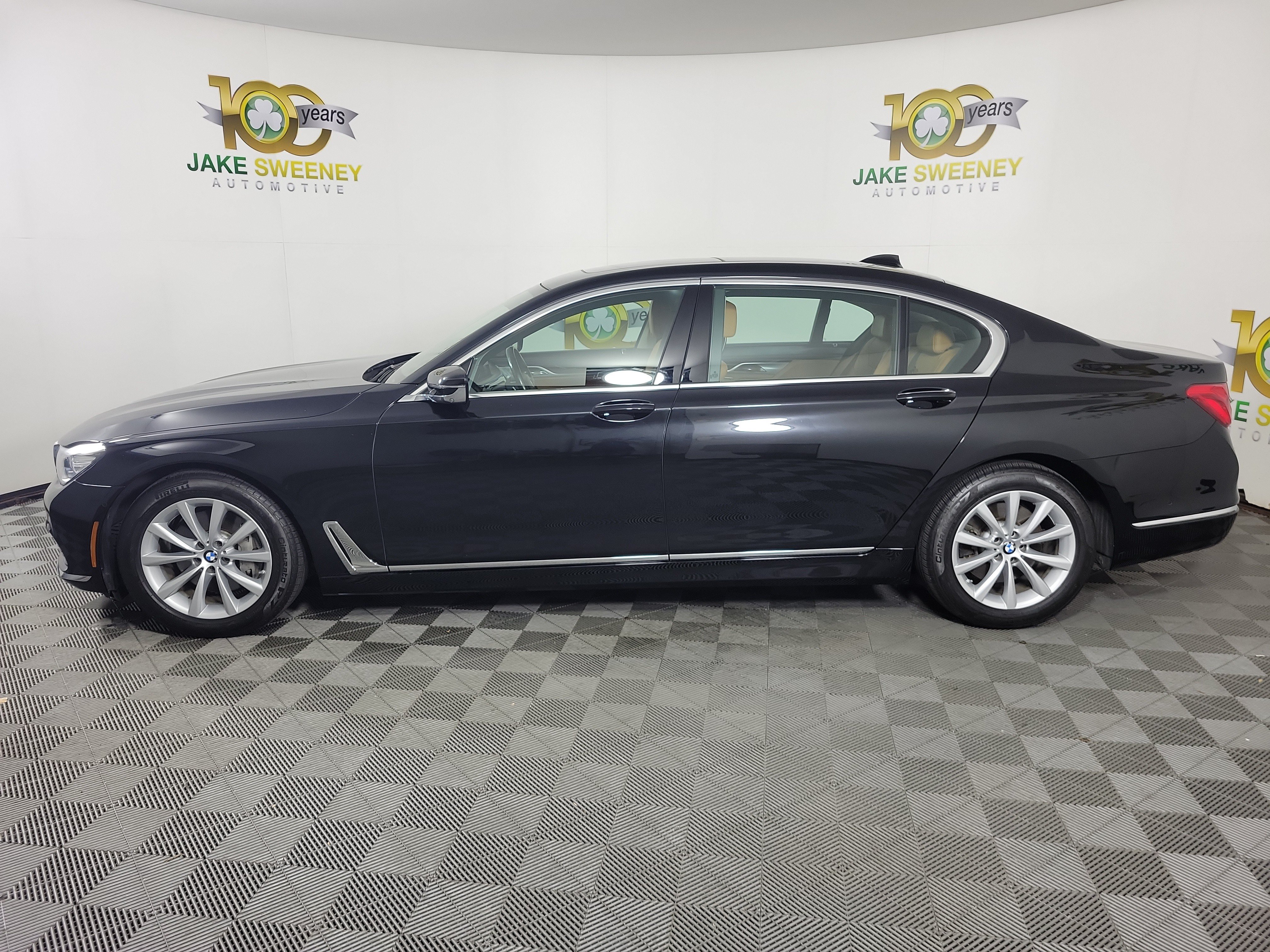 Used 2017 BMW 740i xDrive AWD/4WD image 2