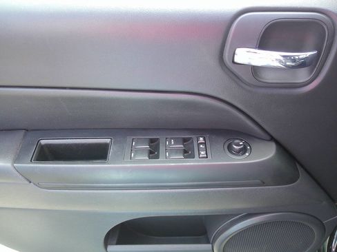 Used 2008 Jeep Wrangler Unlimited Rubicon w/ Dual Top Group image 8