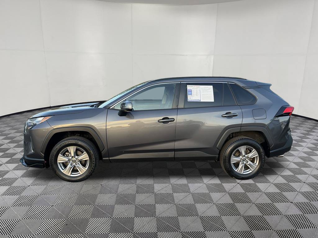 Used 2022 Toyota RAV4 XLE AWD/4WD image 5