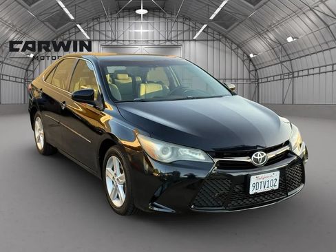 Used 2015 Toyota Camry SE FWD image 5