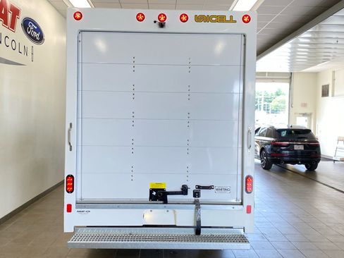 New 2027 Ford E-350 and Econoline 350 Super Duty w/ Power Equipment Group RWD image 6