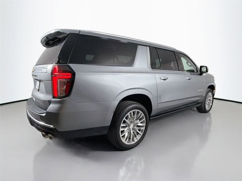 Used 2024 Chevrolet Suburban High Country RWD image 6