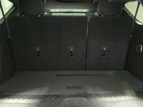 Used 2023 GMC Yukon SLT w/ SLT Premium Package AWD/4WD image 9