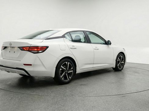 Used 2025 Nissan Sentra SV image 9