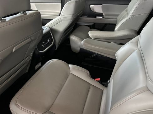Certified 2025 Ford Expedition Active AWD/4WD image 11
