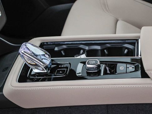 New 2026 Volvo XC90 T8 Plus w/ Protection Package Premier AWD/4WD image 30
