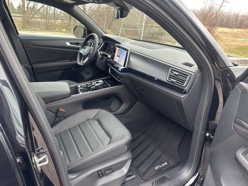 New 2026 Volkswagen Atlas Cross Sport SEL R-Line AWD/4WD image 18
