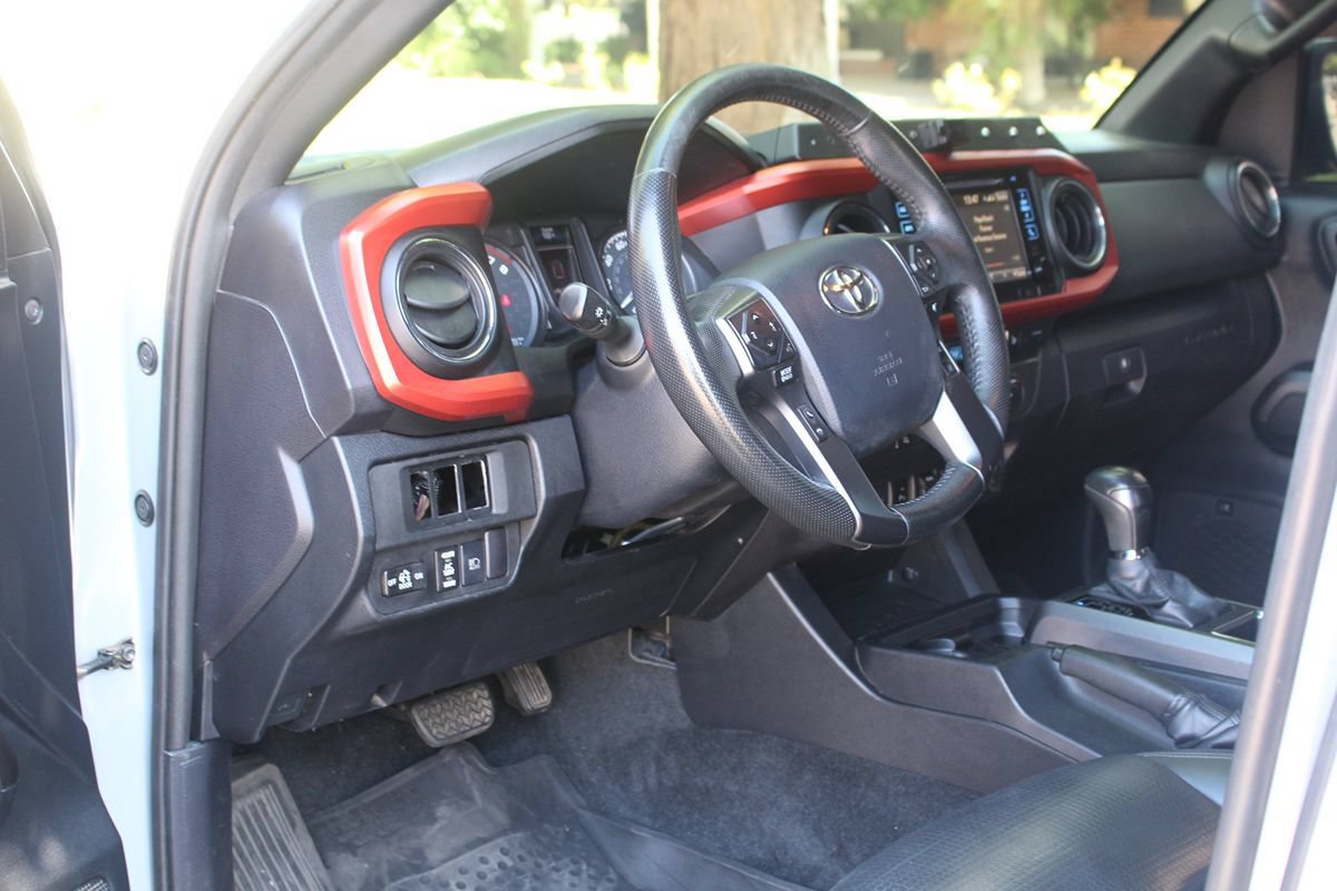 Used 2019 Toyota Tacoma TRD Off-Road AWD/4WD image 7