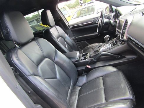 Used 2014 Porsche Cayenne AWD/4WD image 5