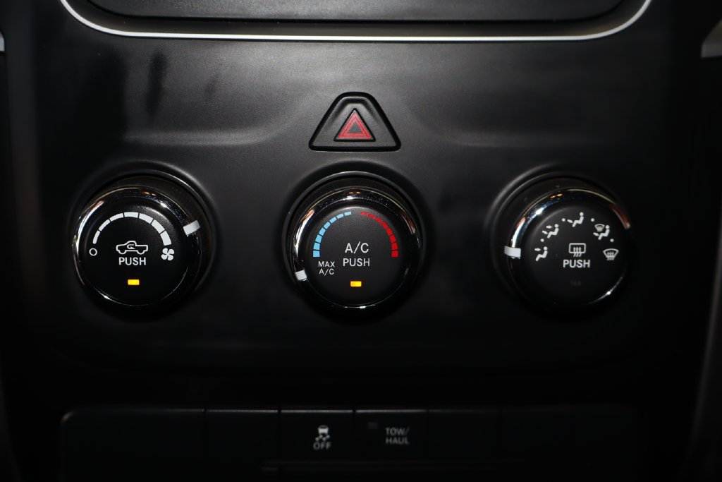 Used 2021 RAM 1500 Classic SLT AWD/4WD image 25