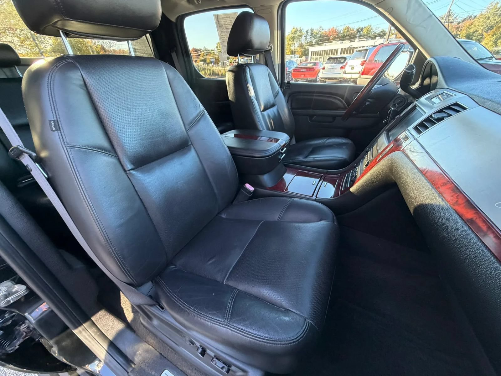 Used 2011 Cadillac Escalade EXT Luxury AWD/4WD image 26