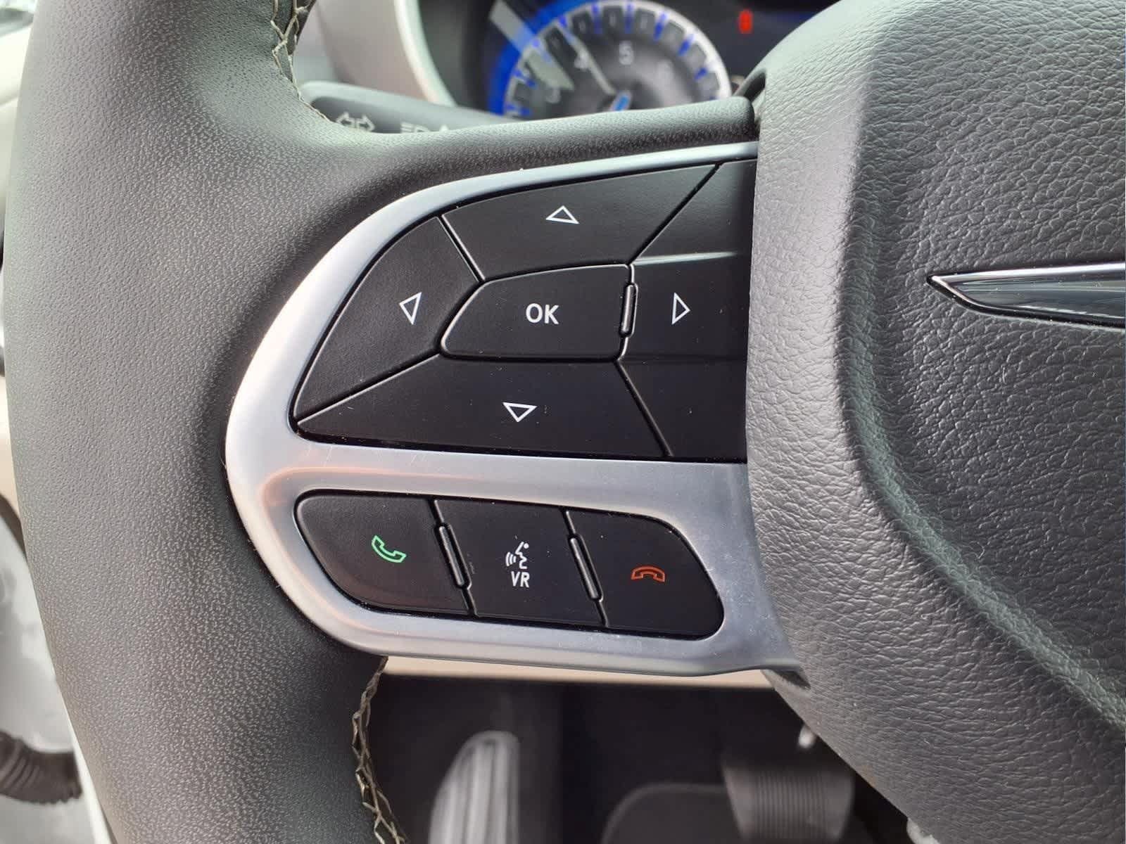 Used 2024 Chrysler Pacifica Touring-L FWD image 26