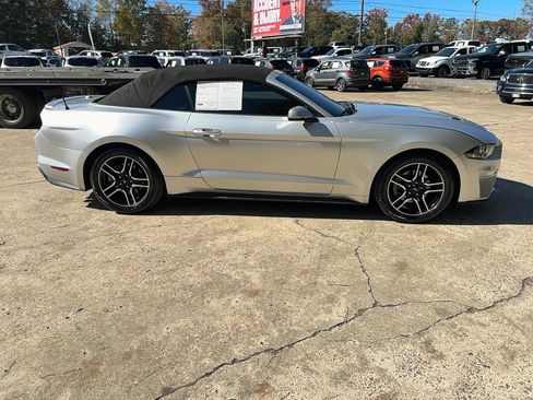 Used 2018 Ford Mustang Premium image 4