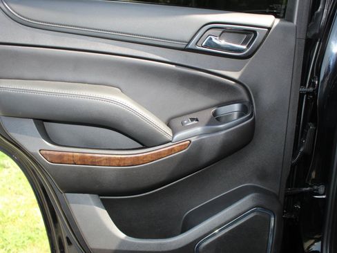 Used 2019 Chevrolet Tahoe LT w/ Luxury Package AWD/4WD image 14