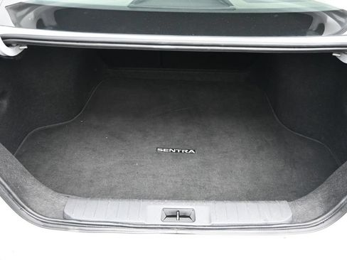 Used 2025 Nissan Sentra SR FWD image 14
