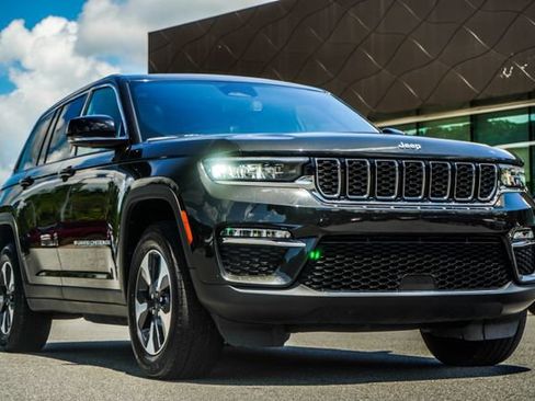 Used 2024 Jeep Grand Cherokee Limited 4xe AWD/4WD image 7