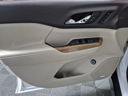 Used 2017 GMC Acadia Denali w/ Technology Package image 13