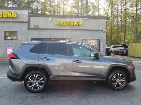 Used 2021 Toyota RAV4 LE image 2