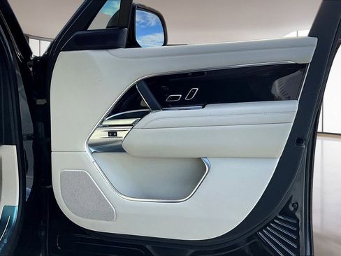 Certified 2025 Land Rover Range Rover SE AWD/4WD image 26