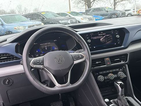 Used 2024 Volkswagen Taos SE AWD/4WD image 13