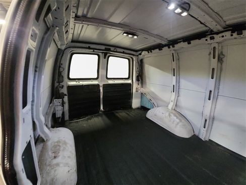 Used 2016 Chevrolet Express 2500 image 23