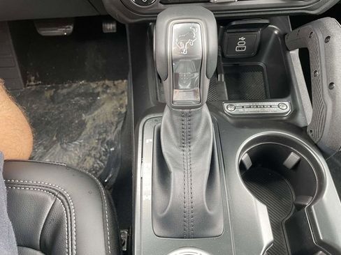 New 2026 Ford Bronco Outer Banks w/ Sasquatch Package image 17