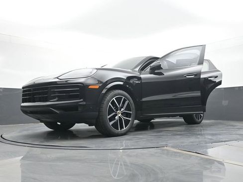 Certified 2024 Porsche Cayenne Coupe AWD/4WD image 31