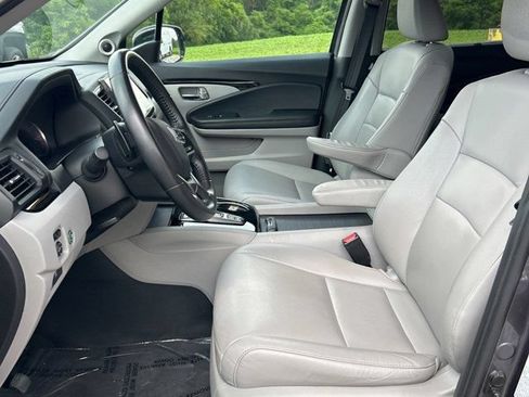 Used 2022 Honda Pilot Touring image 7