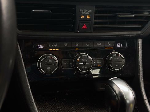 Used 2020 Volkswagen Jetta SE w/ SE Cold Weather Package image 13