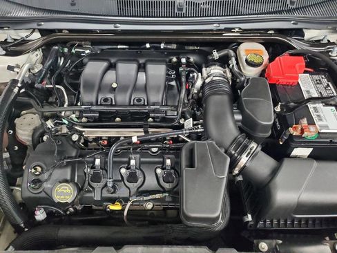 Used 2017 Ford Taurus Limited image 4