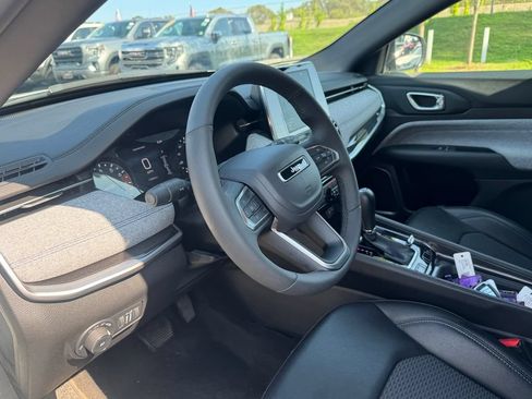 Used 2025 Jeep Compass Latitude AWD/4WD image 24