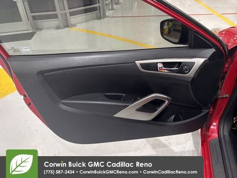 Used 2016 Hyundai Veloster FWD image 11