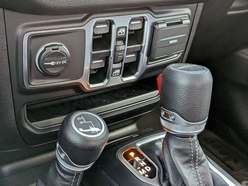 New 2025 Jeep Gladiator Sport AWD/4WD image 23