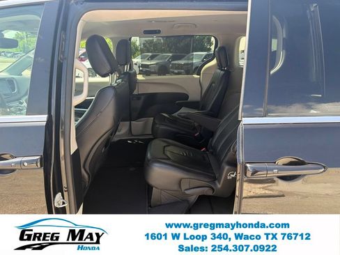 Used 2022 Chrysler Pacifica Touring-L FWD image 25