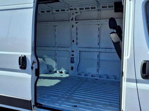 New 2025 RAM ProMaster 2500 w/ Convenience Group FWD image 7
