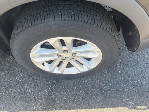Used 2014 Ford Explorer XLT w/ Equipment Group 202A AWD/4WD image 11