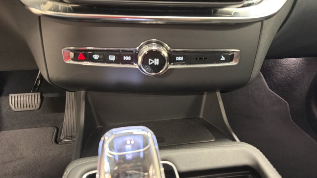 Used 2025 Volvo XC90 B6 Plus AWD/4WD image 23