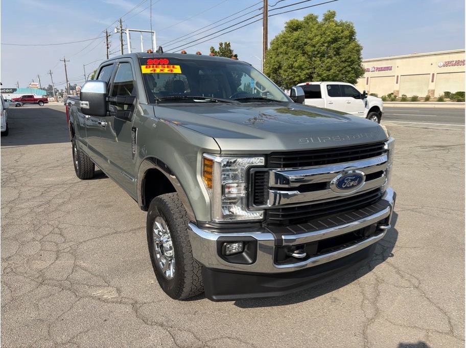 Used 2019 Ford F350 XLT w/ XLT Premium Package AWD/4WD image 2