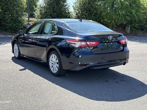 Used 2020 Toyota Camry LE FWD image 4