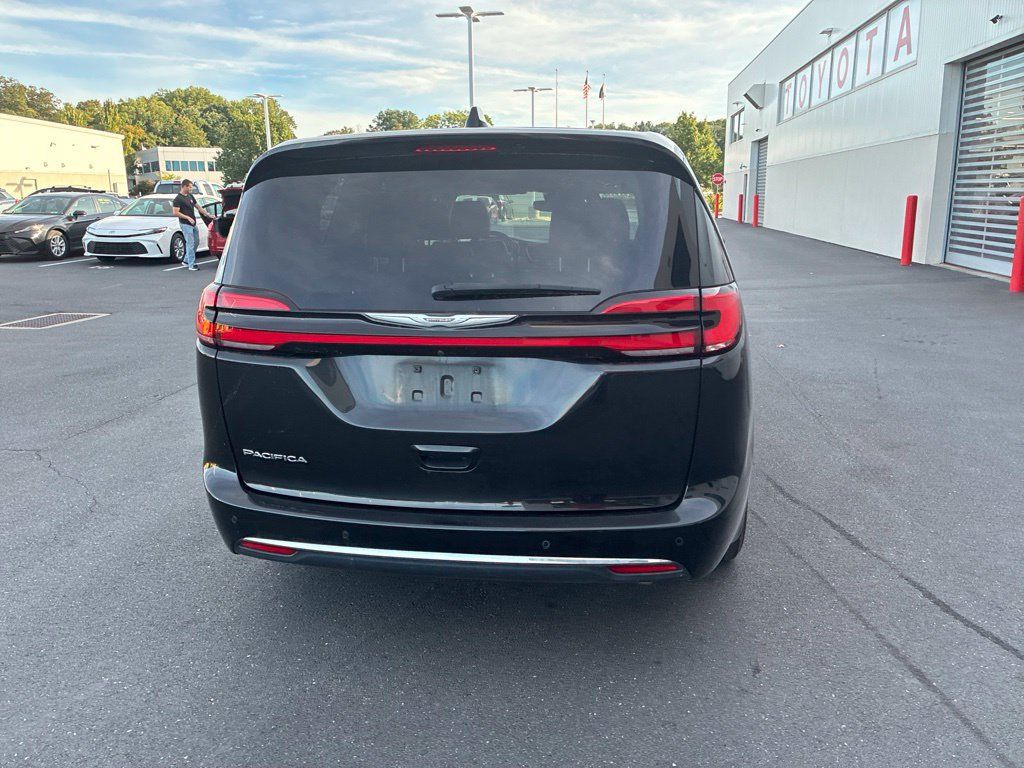 Used 2023 Chrysler Pacifica Touring-L FWD image 10