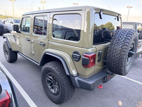 Used 2025 Jeep Wrangler Unlimited Rubicon AWD/4WD image 5