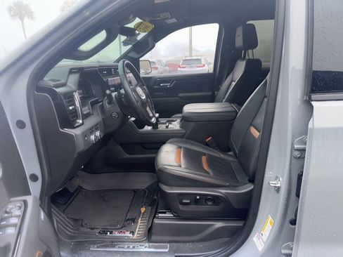 Used 2025 GMC Sierra 1500 AT4 w/ Technology Package image 9